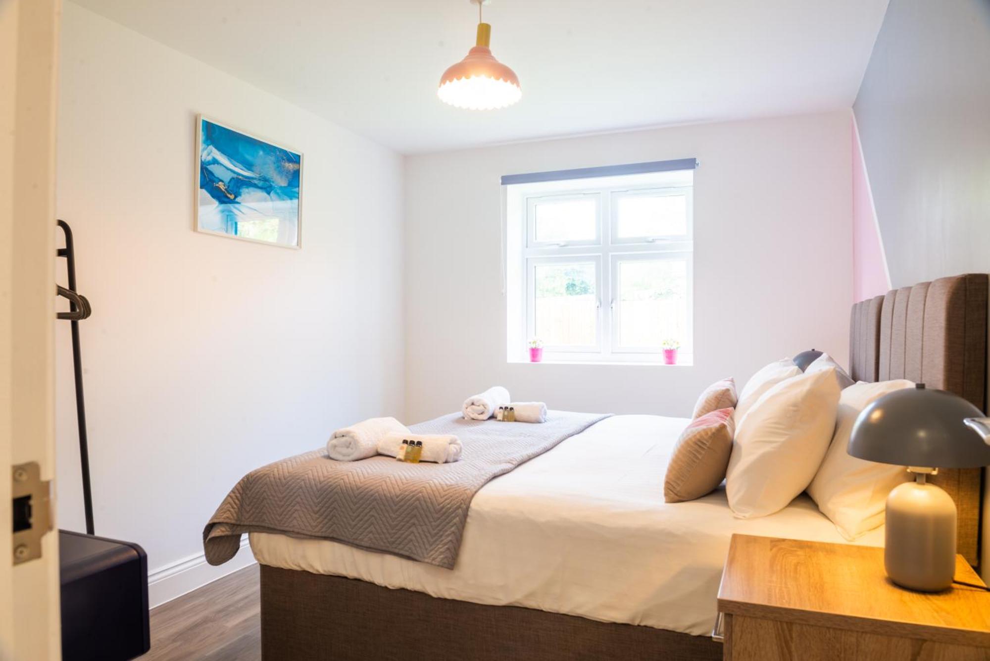 The 'Pinky' - Beautiful 1 Bed Apartment In Hatfield - Free Parking - Near Uni & Business Park - Big Savings On Long Stays Ngoại thất bức ảnh